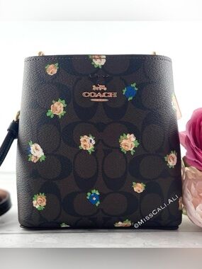 NWT COACH Mini Town Bucket Bag In Signature Canvas With Vintage Mini Rose Print
